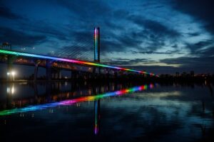 3 photos – Le ciel et le pont Samuel-De Champlain en spectacle