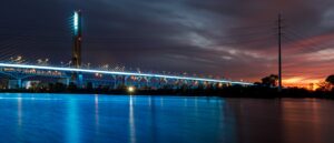 Le pont Samuel-De Champlain aux couleurs de l’arc-en-ciel en mai