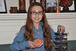 Une adolescente met son talent au service de bonnes causes