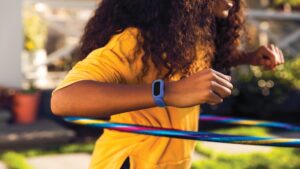 Fitbit Ace 3: le bracelet connecté qui veut faire bouger les enfants et suivre leur sommeil