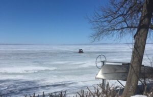 Le directeur d&rsquo;un service d’incendie dépanné sur le lac