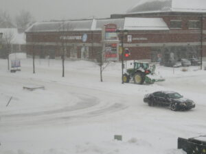 Chaussée couverte et visibilité réduite sur les routes
