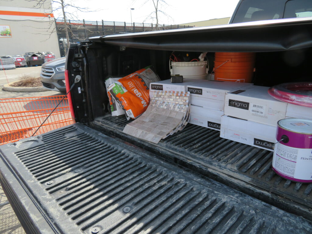 Un employé reproche le magasinage non urgent de clients