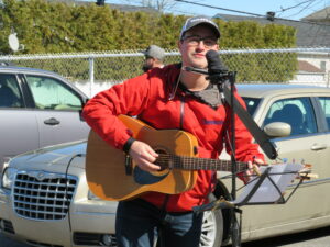 EN VIDÉO – Un spectacle privé pour des aînés à Sainte-Catherine