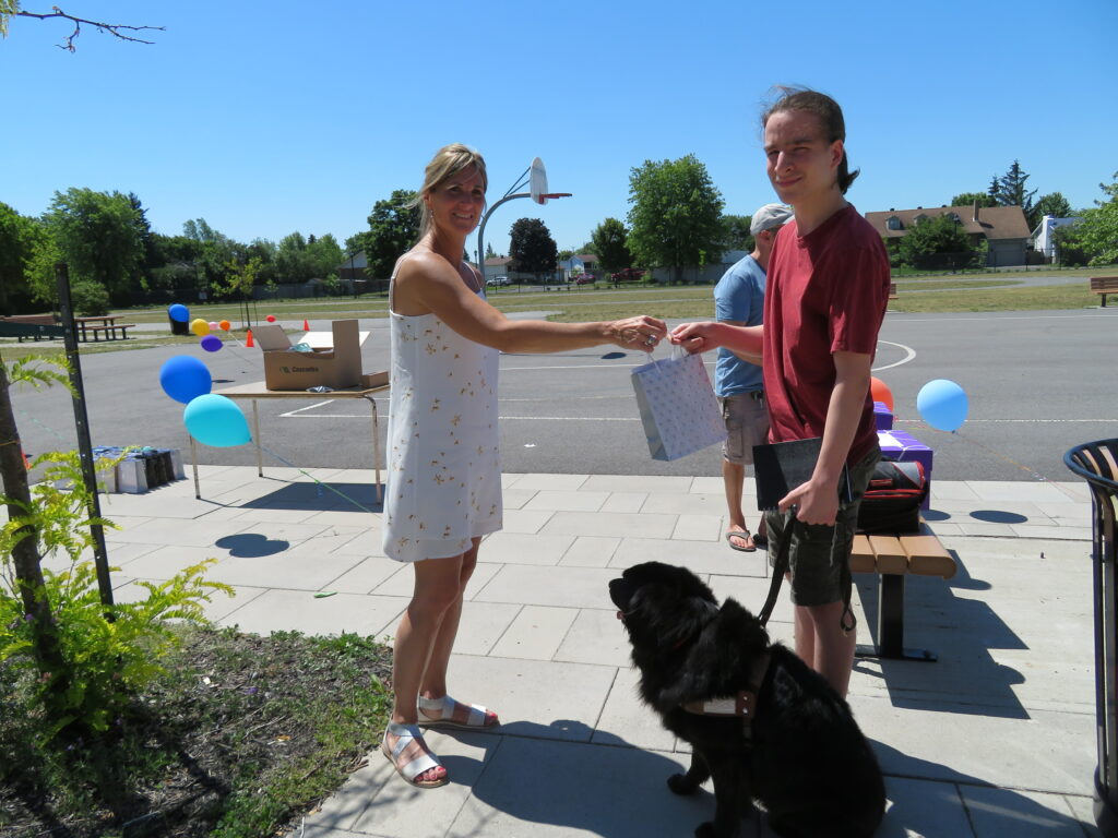 VIDÉO – Adieux aux finissants de l&rsquo;école Jacques-Leber à Saint-Constant