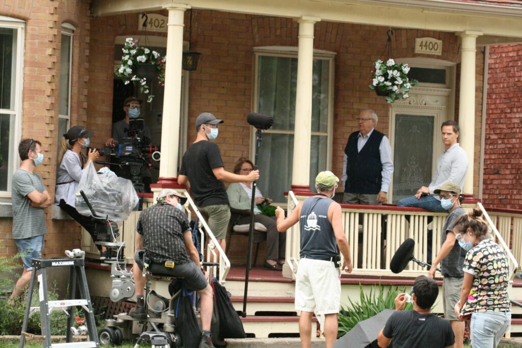 PHOTOS – Le tournage de Discussions avec mes parents de retour à Longueuil