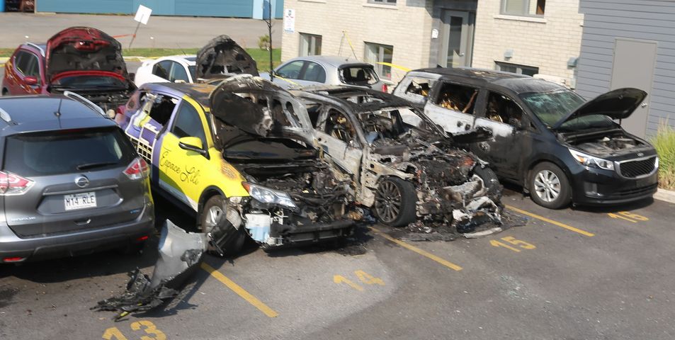 VIDÉO – Deux suspects recherchés pour l’incendie d’un véhicule à Saint-Constant