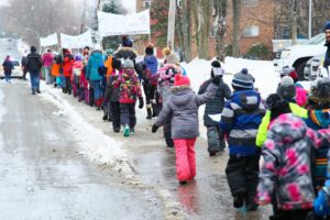 Des enfants marchent pour défendre leurs droits