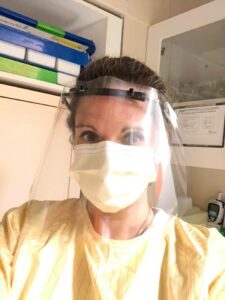 Une infirmière qui contribue sur tous les fronts