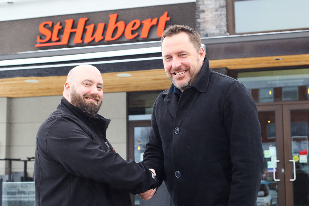 Un bon Samaritain sauve une ado qui s’étouffe