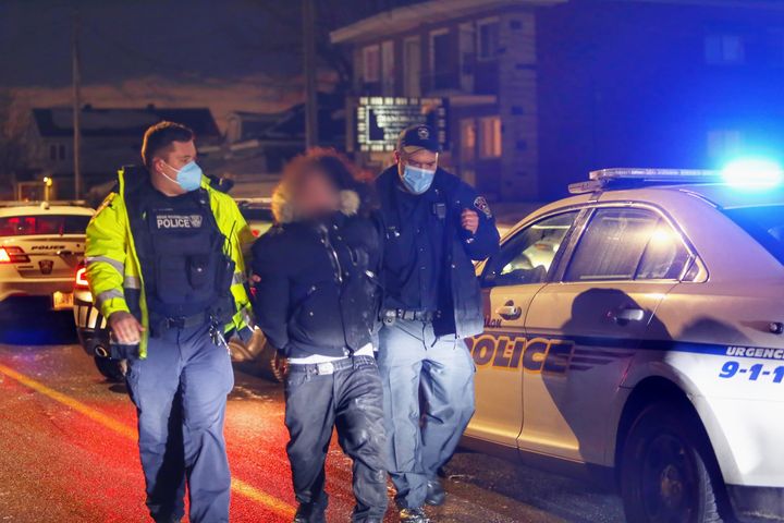 VIDÉO – La fête prend fin abruptement à Sainte-Catherine