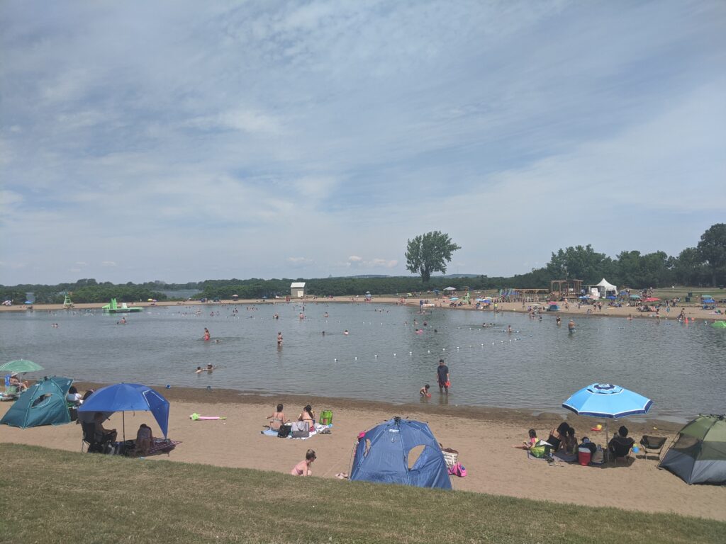 La plage du RécréoParc fermée pour le reste de la semaine