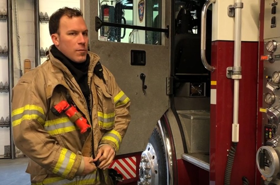 EN VIDÉO – La préparation d’un pompier quand il reçoit un appel
