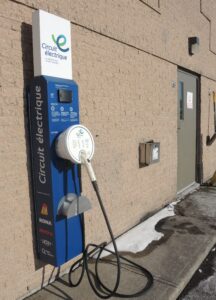 Candiac aura trois bornes de recharge pour les voitures électriques