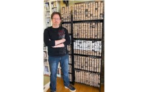 Créations sur des rouleaux de papier de toilette : un artiste fait un clin d’œil moqueur à la pandémie