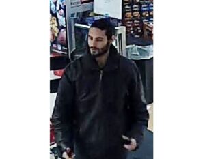 Recherché pour avoir utilisé des faux billets de 100 $ américains