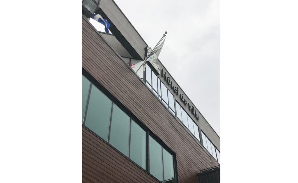 Tragédie des Broncos : Le drapeau de La Prairie en berne