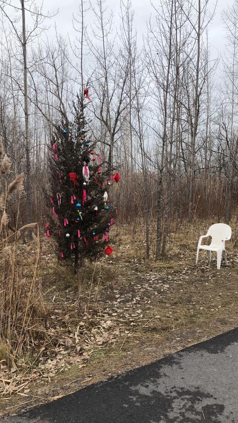 Un citoyen met de la joie sur la piste cyclable à La Prairie