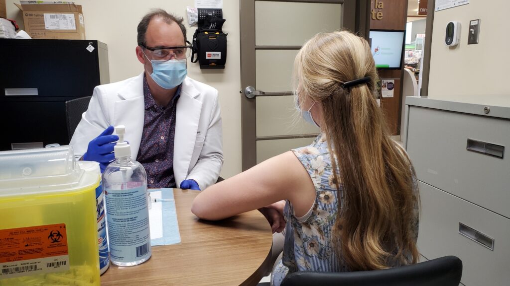 VIDÉOS – La vaccination bat son plein dans les écoles