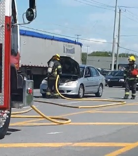 Début d’incendie dans une voiture à Delson