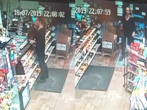 Recherchée pour avoir volé des billets de loterie