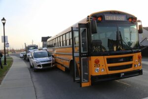 Accrochage entre un autobus scolaire et un véhicule