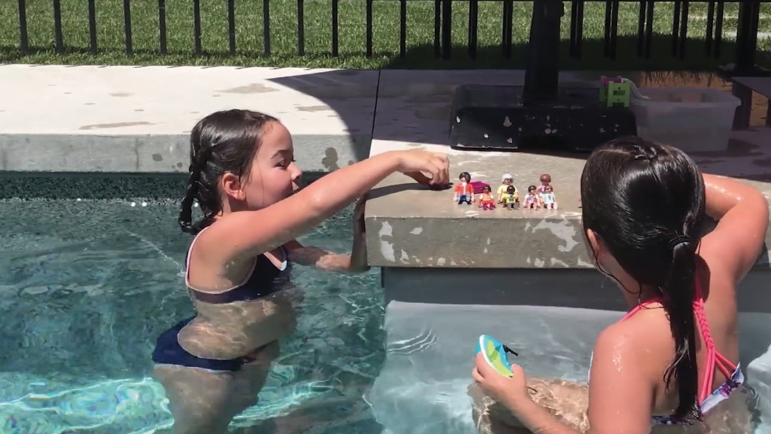 Une idée simple et gratuite pour amuser les enfants dehors