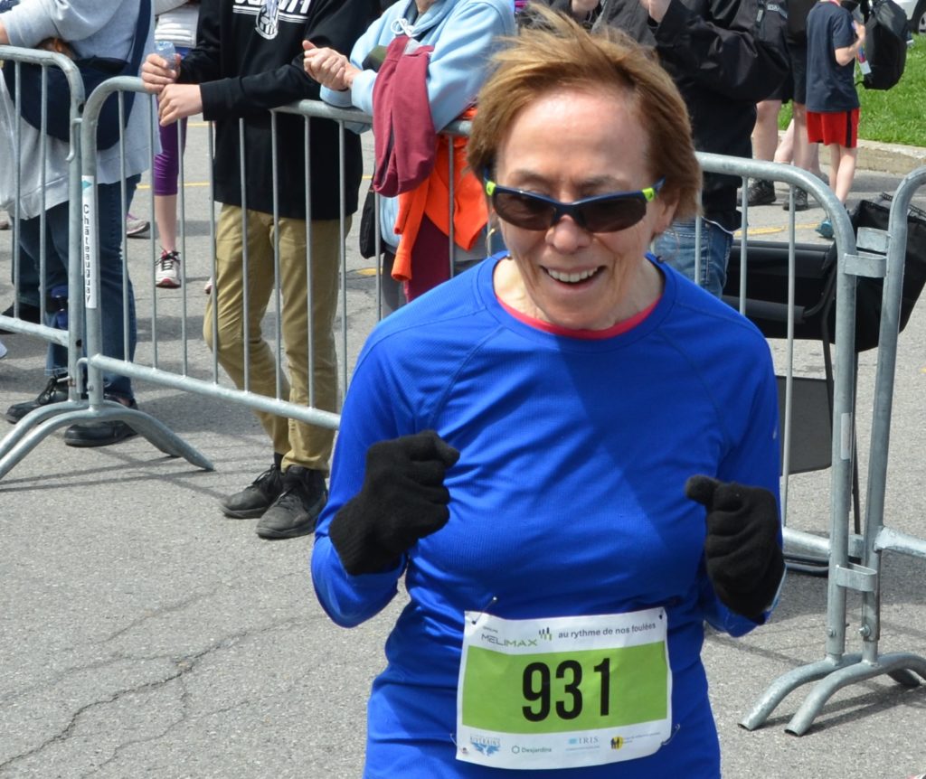 Une coureuse de 85 ans bat un record canadien dans la région