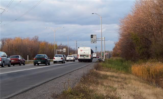 Autobus sur l&rsquo;accotement : reprise des travaux d&rsquo;asphaltage sur l&rsquo;A-10
