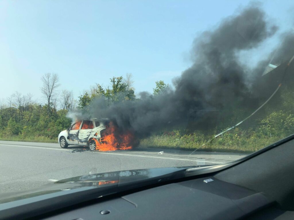 Véhicule en feu sur l’autoroute 30