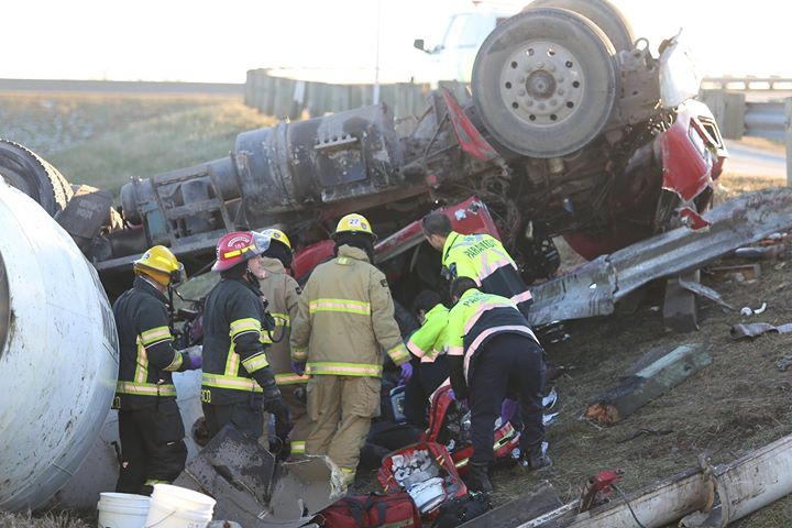 Bétonnière renversée : la vie du conducteur est en danger