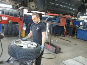 COVID-19 : garages, pépinières et construction résidentielle redémarrent