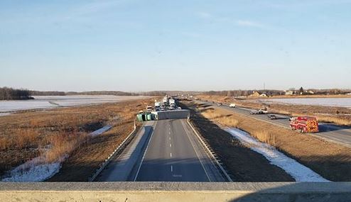 Le camion renversé sur l&rsquo;autoroute 30 transportait des produits chimiques