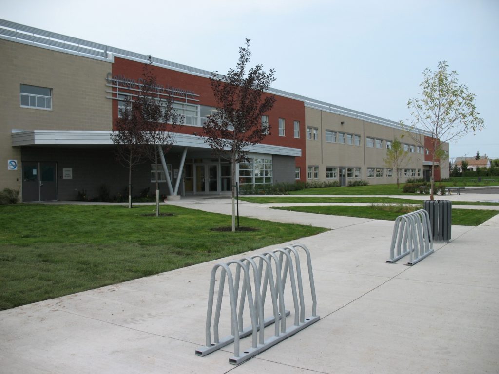 Coronavirus : le Collège Charles-Lemoyne ferme ses portes