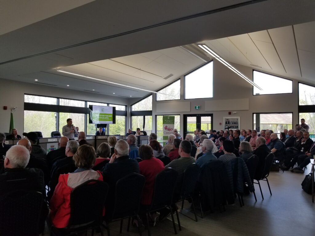 Police : Saint-Constant retournera à la table des négociations