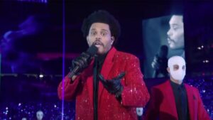 Revoyez la discutable performance de The Weeknd de la mi-temps du Super Bowl LV