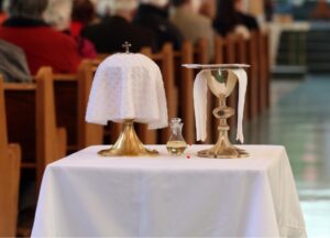 Exit l&rsquo;eau bénite dans le Diocèse de Valleyfield