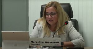 Aussitôt assermentés, les conseillers élus par acclamation siègent à Delson