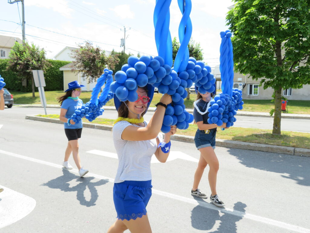 VIDÉOS ET PHOTOS – Le défilé de la fête nationale à Saint-Constant