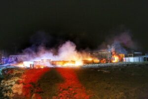 PHOTOS ET VIDÉO – Trois résidences décimées par le feu à Saint-Philippe