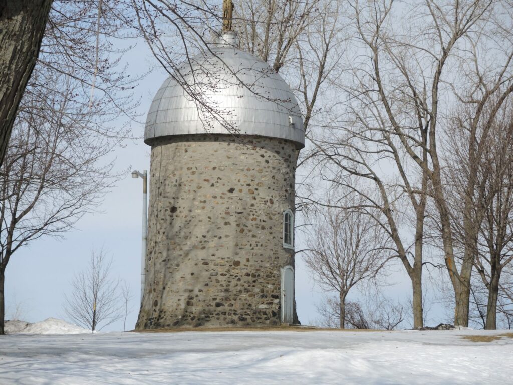 Le pavillon et le café de l’île à Héritage Saint-Bernard rouverts