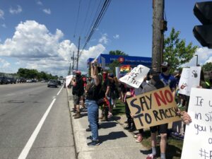 VIDÉO – Manifestation antiraciste pacifique à Châteauguay