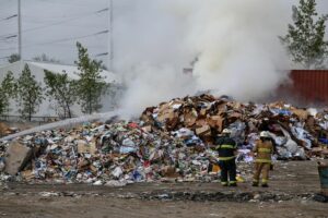 VIDÉO-Incendie de ballots de papier à La Prairie