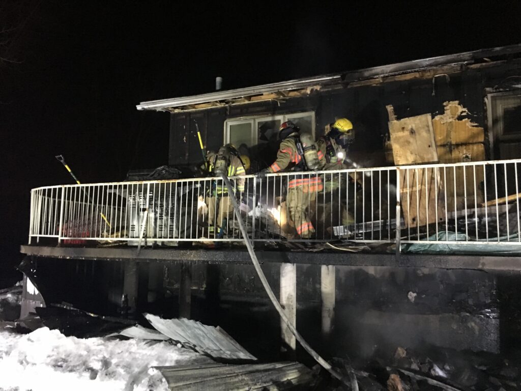 Une maison est la proie des flammes à Saint-Constant