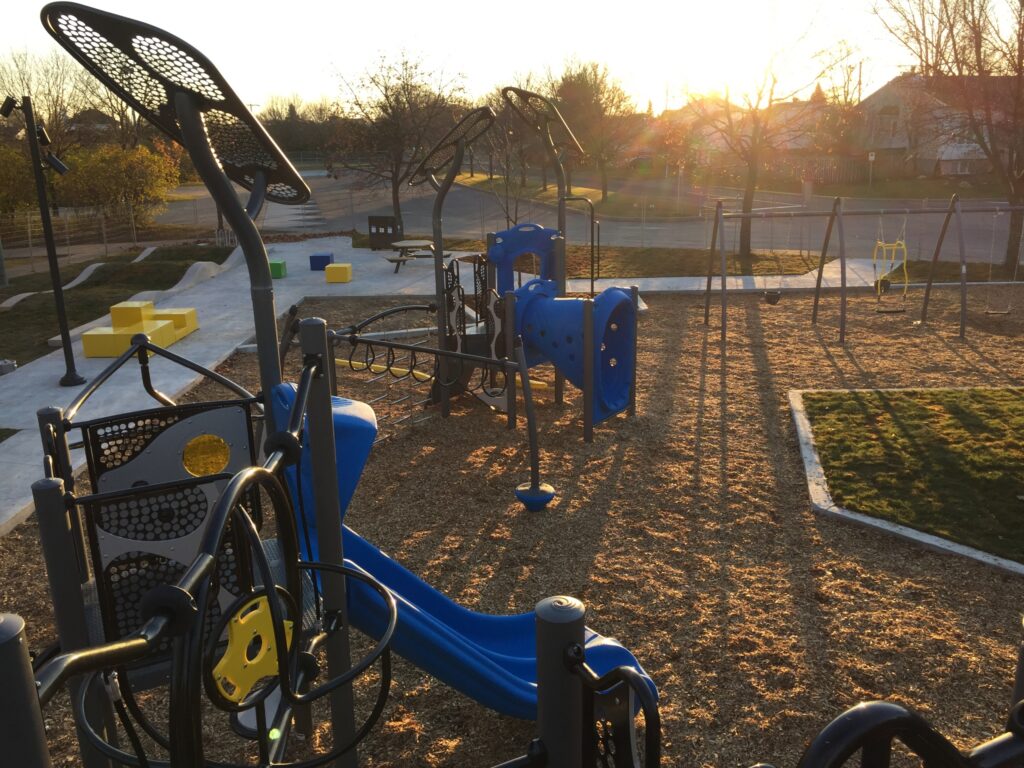 VIDÉO – Sainte-Catherine inaugure le nouveau parc des Timoniers