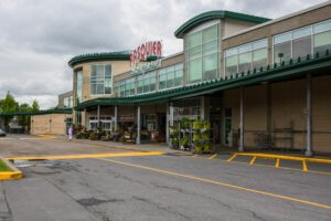 Un épicier indépendant jongle avec l&rsquo;idée de s&rsquo;établir à Delson