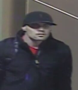 Il frappe un employé de la SAQ et se sauve avec une bouteille d&rsquo;alcool