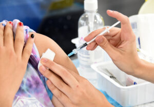 Vaccination obligatoire pour les visiteurs dans les hôpitaux, CLSC et CHSLD