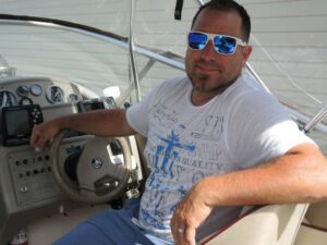 Il sauve une famille sur l&rsquo;eau