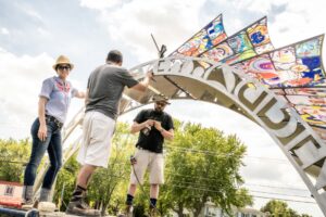 VIDÉO – Une œuvre d&rsquo;art souligne la pandémie à Sainte-Catherine